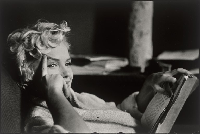 Auf diesem Bild ist das folgende Kunstwerk zu sehen: Elliott Erwitt. Marilyn Monroe, „New York City“. 1956.