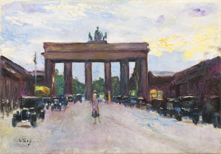 Auf diesem Bild ist das folgende Kunstwerk zu sehen: Lesser Ury. „Brandenburger Tor vom Pariser Platz aus gesehen, Berlin“. (Vor) 1928.