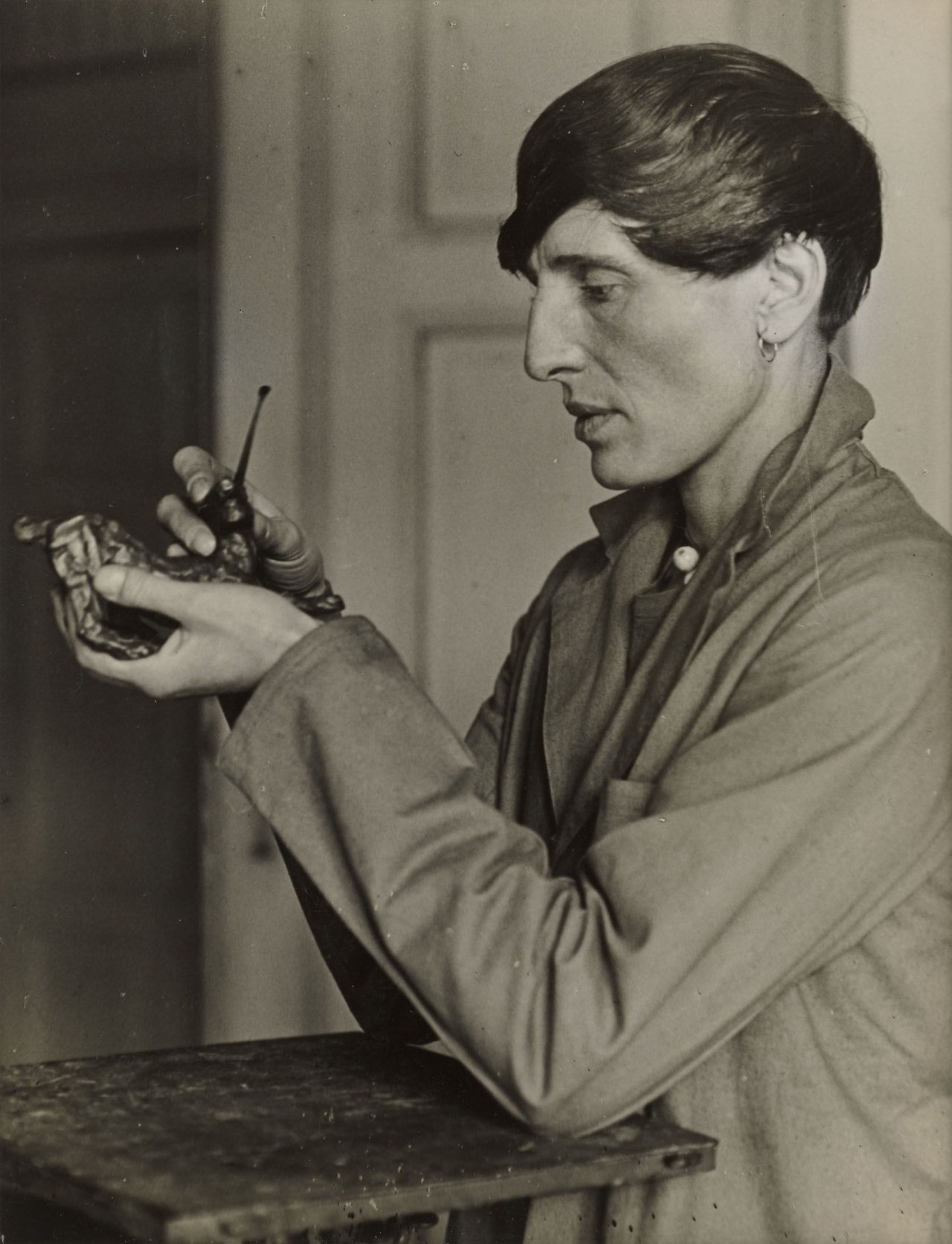 Auf diesem Bild ist das folgende Kunstwerk zu sehen: Kaethe Augenstein. Die Berliner Bildhauerin Renée Sintenis. 1932.