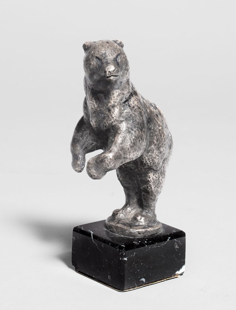 This picture shows the following artwork: August Gaul. ”Stehender Bär, Petschaft”. Circa 1914.