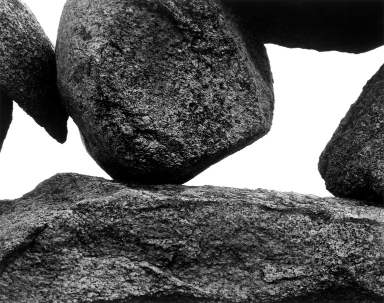 Auf diesem Bild ist das folgende Kunstwerk zu sehen: Aaron Siskind. Martha‘s Vineyard, Massachusetts. Um 1954.
