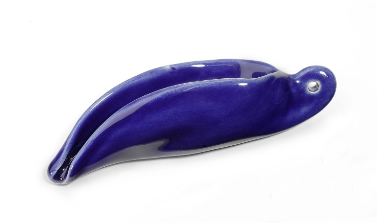 Auf diesem Bild ist das folgende Kunstwerk zu sehen: Thomas Schütte. „Blaue Frucht (Gegen Furcht)“. 1993.