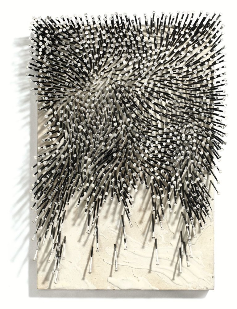 Auf diesem Bild ist das folgende Kunstwerk zu sehen: Günther Uecker. „Struktur abgesunken“. 2012.