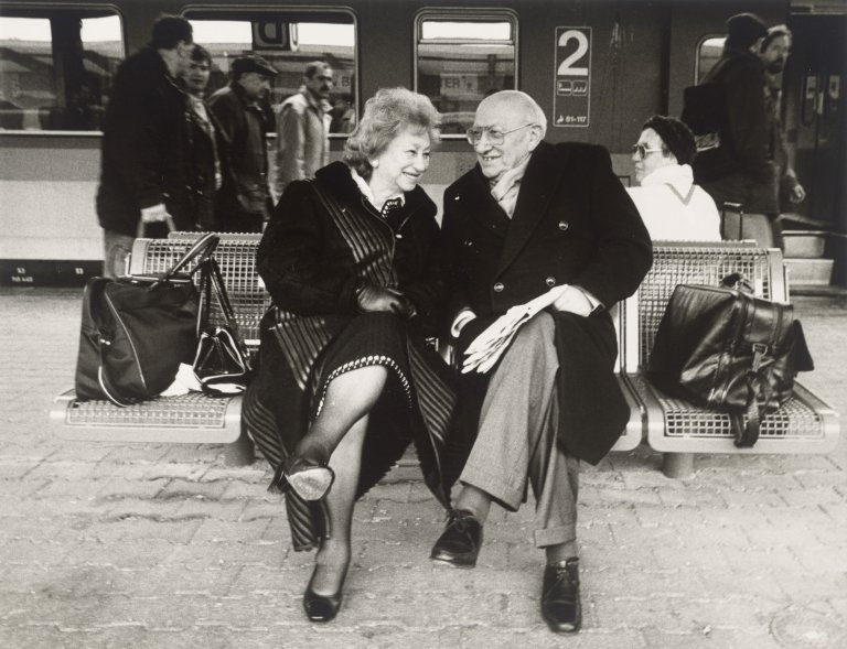 Auf diesem Bild ist das folgende Kunstwerk zu sehen: Stefan Moses. „Marcel Reich-Ranicki und Frau Theophila“, aus der Serie „deutschlands emigranten“. 1994.