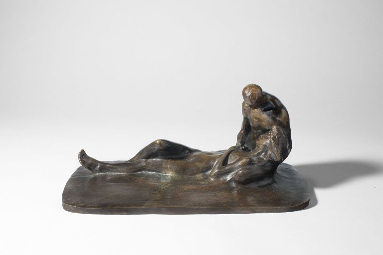Auf diesem Bild ist das folgende Kunstwerk zu sehen: Bernhard Hoetger. „Liegendes Paar“. Um 1901.