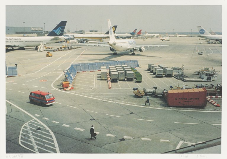 Auf diesem Bild ist das folgende Kunstwerk zu sehen:  Mappenwerk. „Graphikmappe MMK“. 1994.