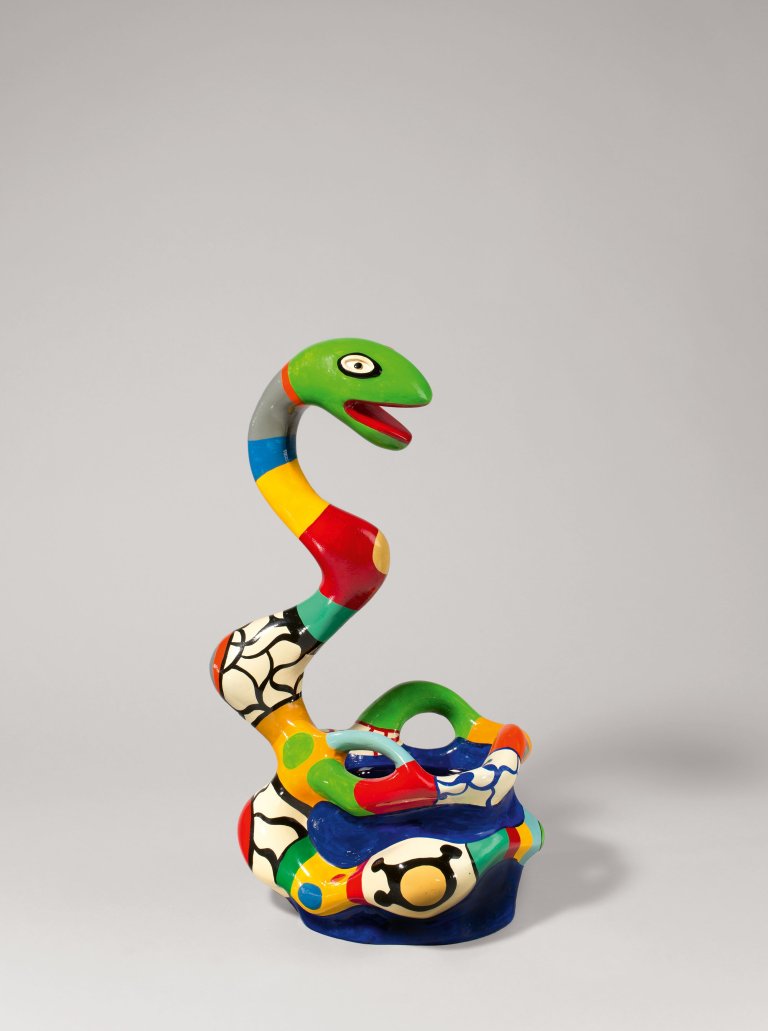 Auf diesem Bild ist das folgende Kunstwerk zu sehen: Niki de Saint Phalle. „Serpent Vase“. 1986.
