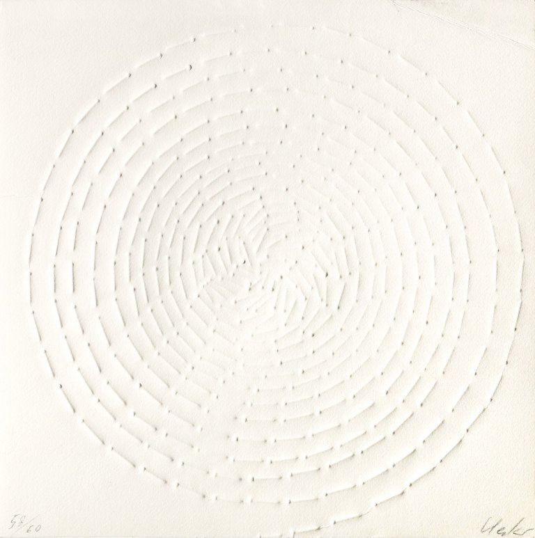 Auf diesem Bild ist das folgende Kunstwerk zu sehen: Günther Uecker. Spirale.