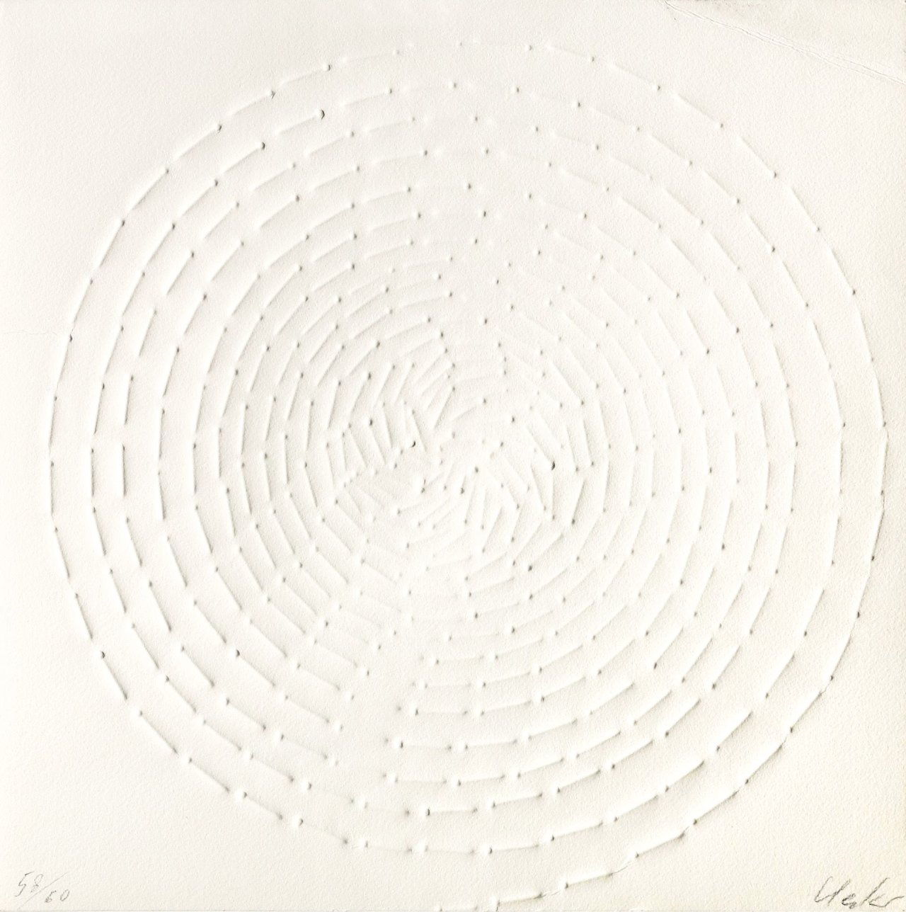 Auf diesem Bild ist das folgende Kunstwerk zu sehen: Günther Uecker. Spirale.