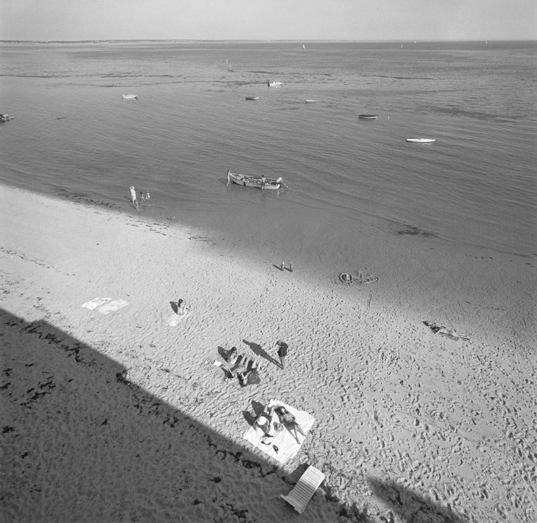 Auf diesem Bild ist das folgende Kunstwerk zu sehen: Harry Callahan. „Cape Cod“. 1972.