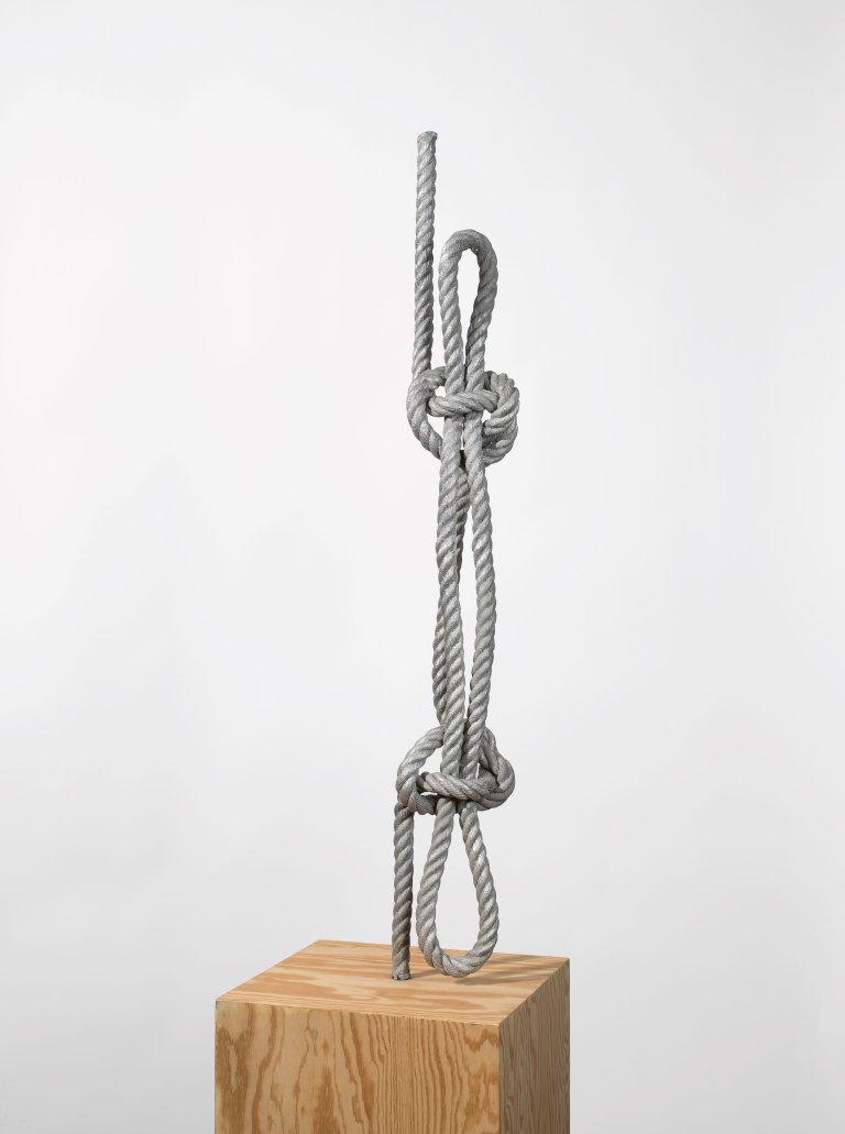 Auf diesem Bild ist das folgende Kunstwerk zu sehen: Michael Sailstorfer. „Knoten“ (19). 2010.