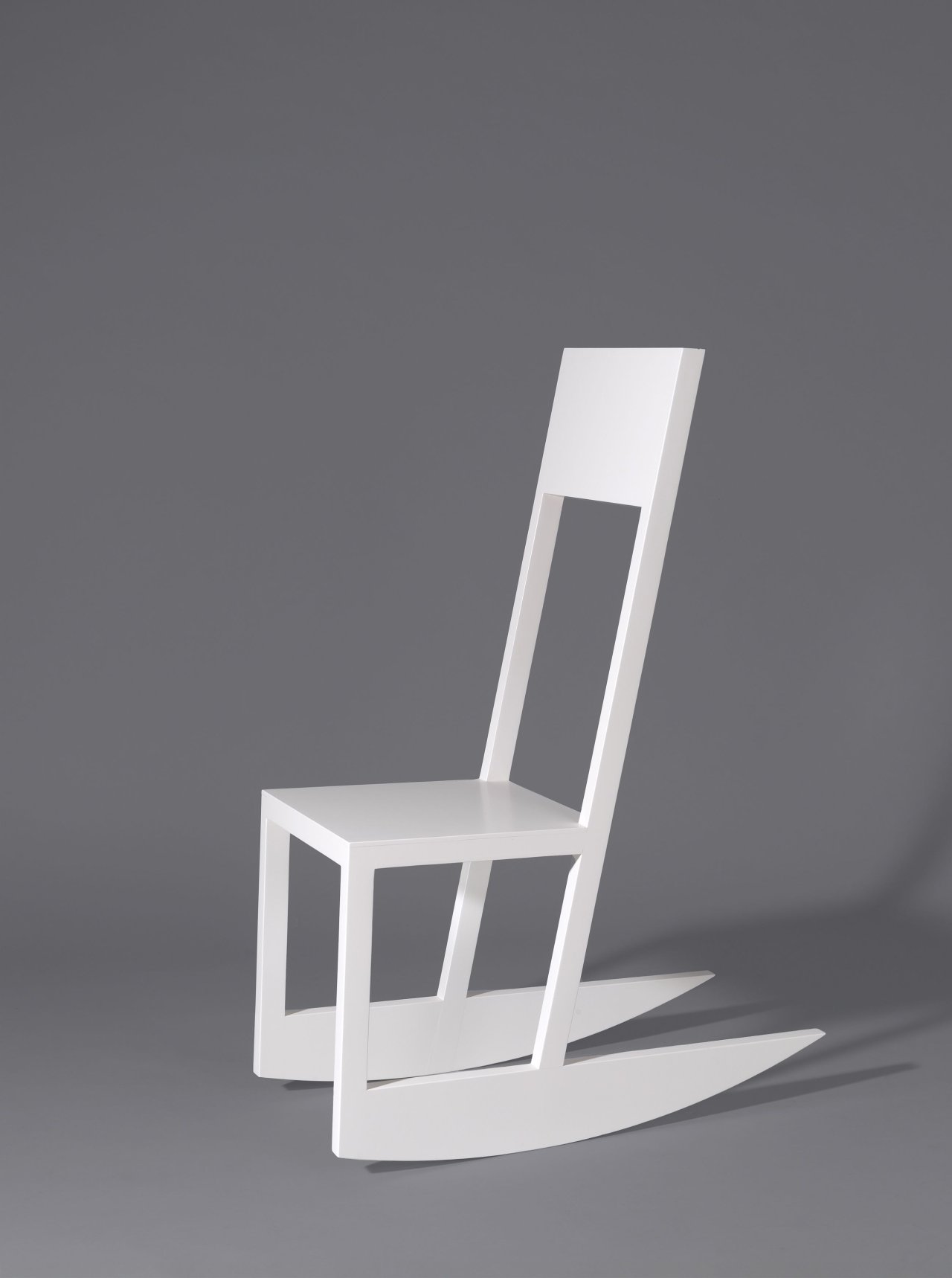 Auf diesem Bild ist das folgende Kunstwerk zu sehen: Robert Wilson. Clementine Hunter Rocking Chair, aus „Zinnias: The Life of Clementine Hunter“. 2011.