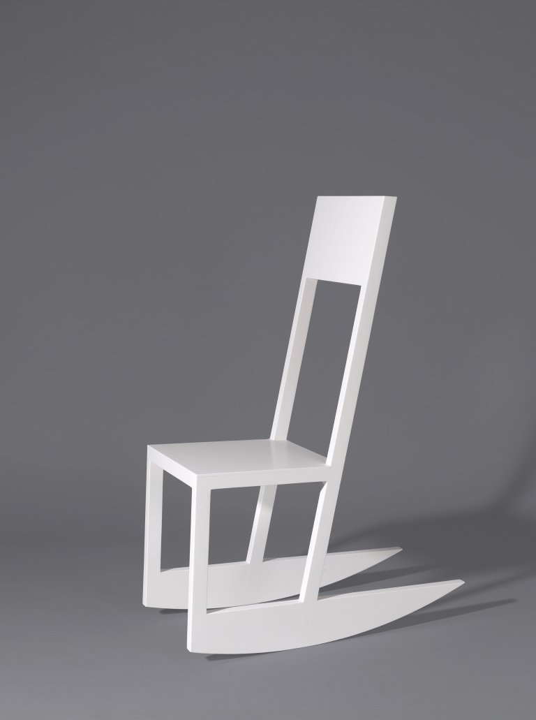 Auf diesem Bild ist das folgende Kunstwerk zu sehen: Robert Wilson. Clementine Hunter Rocking Chair, aus „Zinnias: The Life of Clementine Hunter“. 2011.