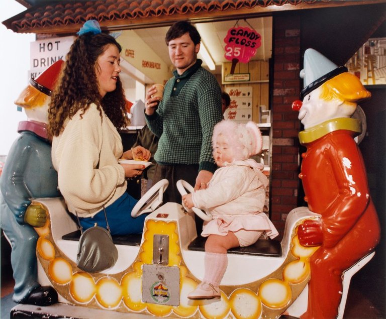 Auf diesem Bild ist das folgende Kunstwerk zu sehen: Martin Parr. New Brighton, Merseyside, aus der Serie „The Last Resort“. 1983–1985.