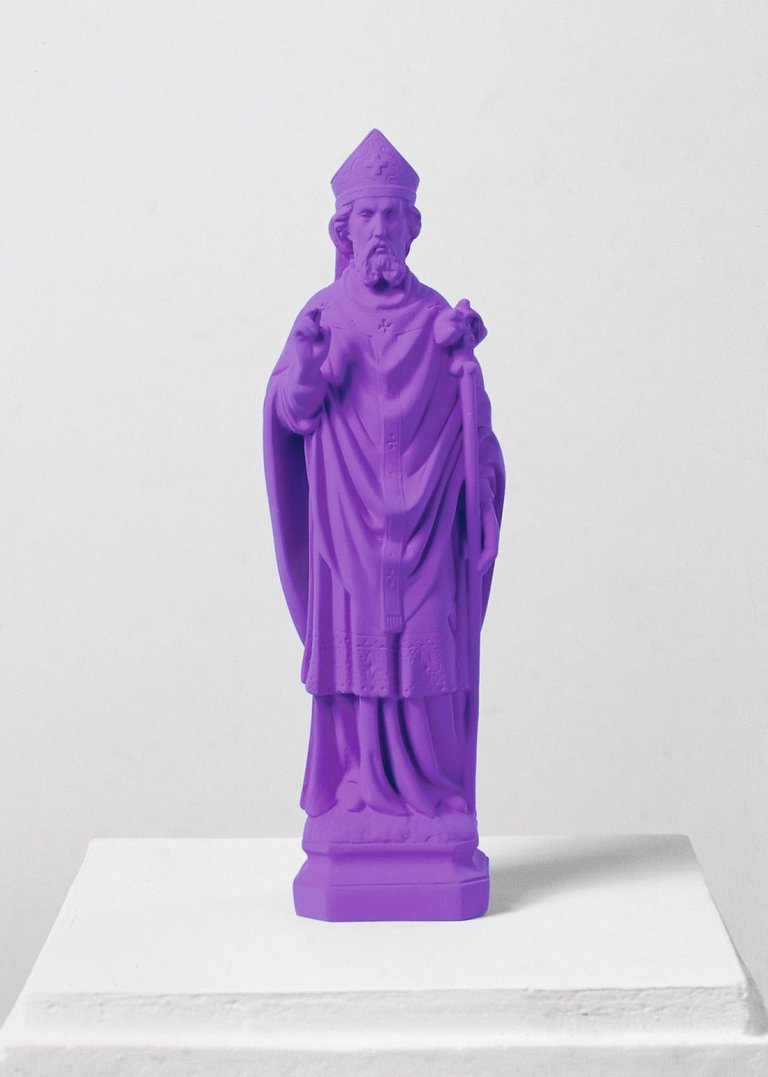 Auf diesem Bild ist das folgende Kunstwerk zu sehen: Katharina Fritsch. St. Nikolaus. 2002.
