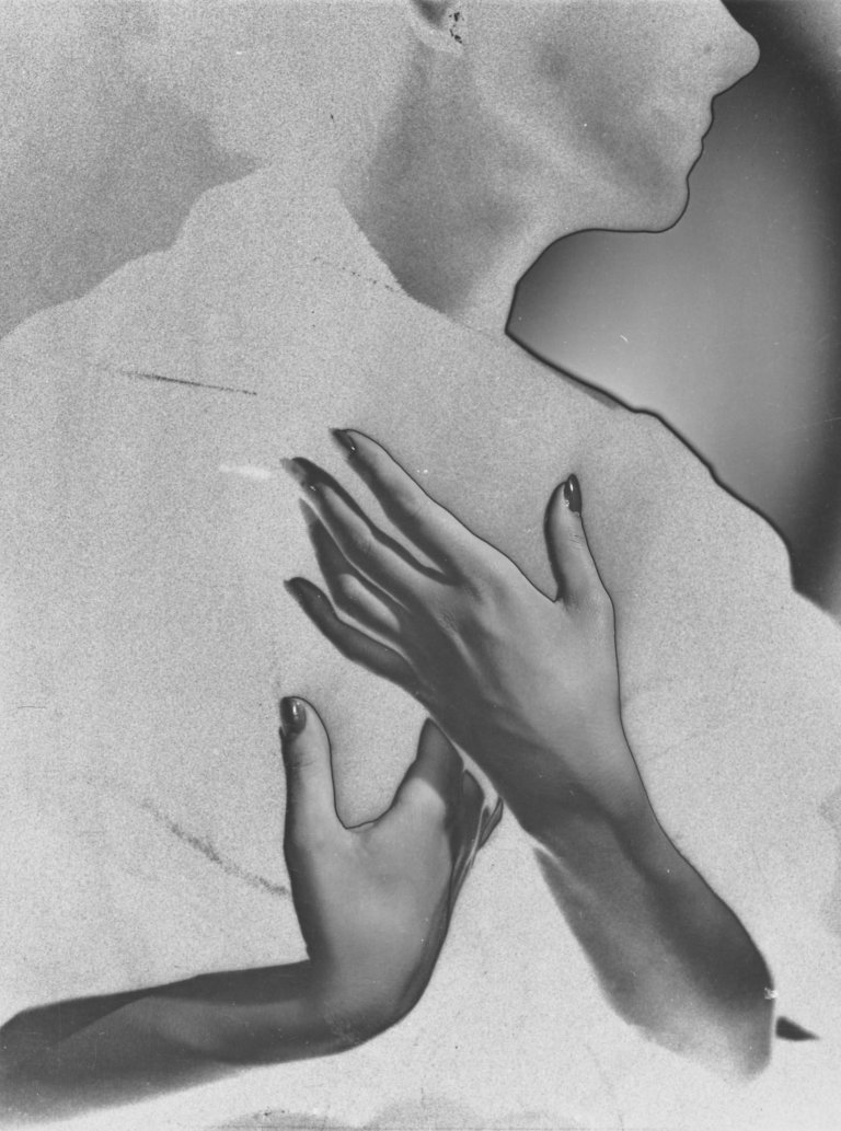 Auf diesem Bild ist das folgende Kunstwerk zu sehen: Maurice Tabard. Ohne Titel. Um 1936.