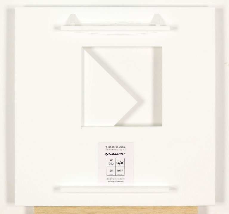 Auf diesem Bild ist das folgende Kunstwerk zu sehen: Camille Graeser. „Aus der Ebene bewegt“. 1977.