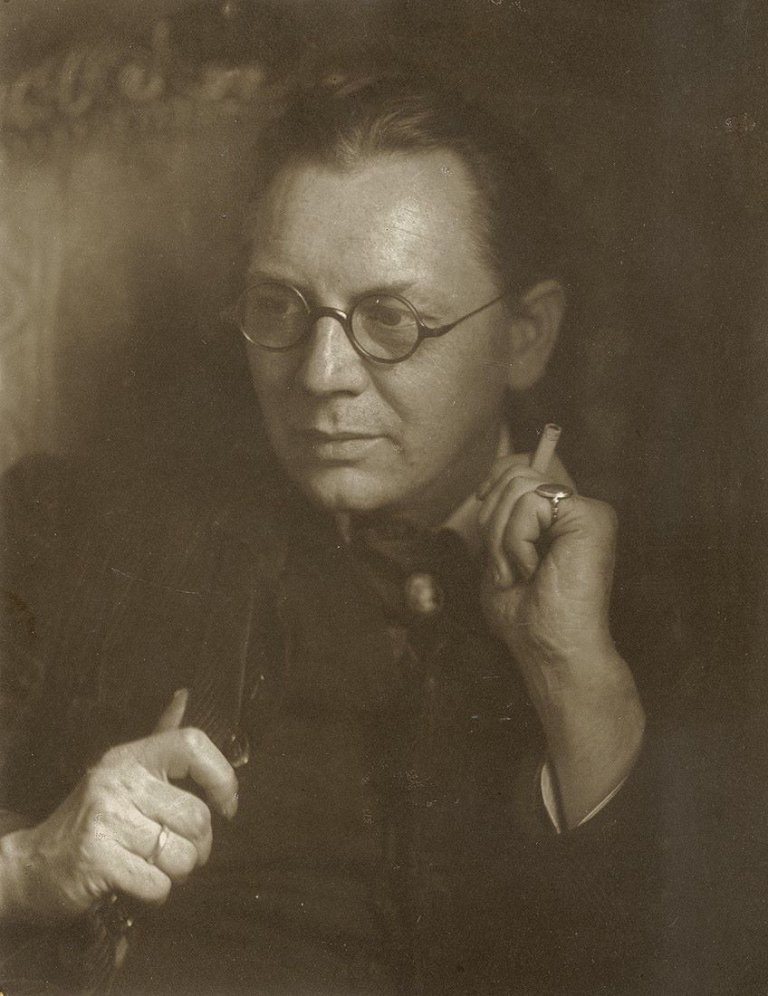 Auf diesem Bild ist das folgende Kunstwerk zu sehen: Hugo Erfurth. Selbstportrait. Um 1915.