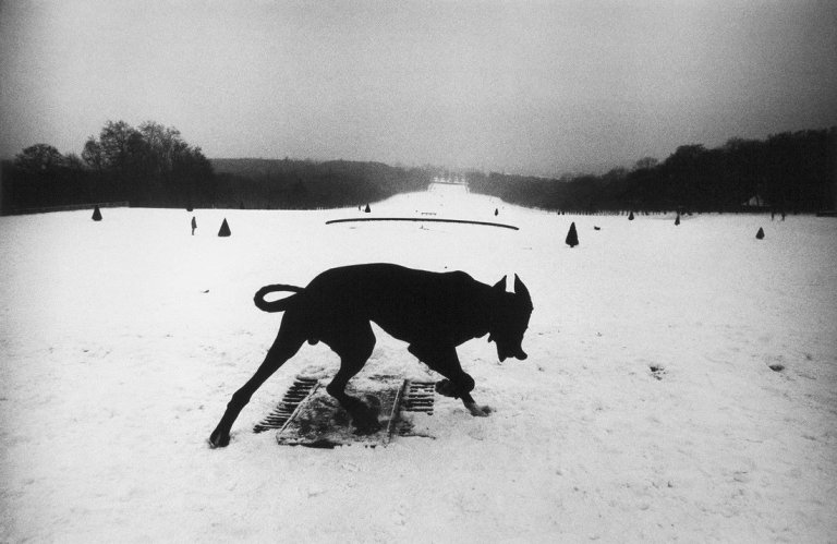 Auf diesem Bild ist das folgende Kunstwerk zu sehen: Josef Koudelka. France. 1987.