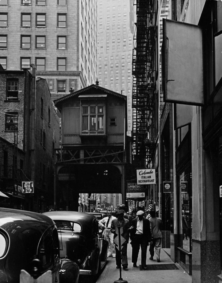 Auf diesem Bild ist das folgende Kunstwerk zu sehen: Andreas Feininger. „N.Y. - 9th Ave Elevated, Rector St.“. 1940.