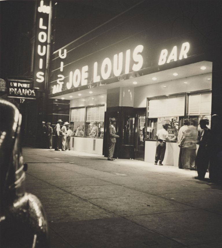 Auf diesem Bild ist das folgende Kunstwerk zu sehen: Clemens Kalischer. Joe Louis Bar. Um 1949.