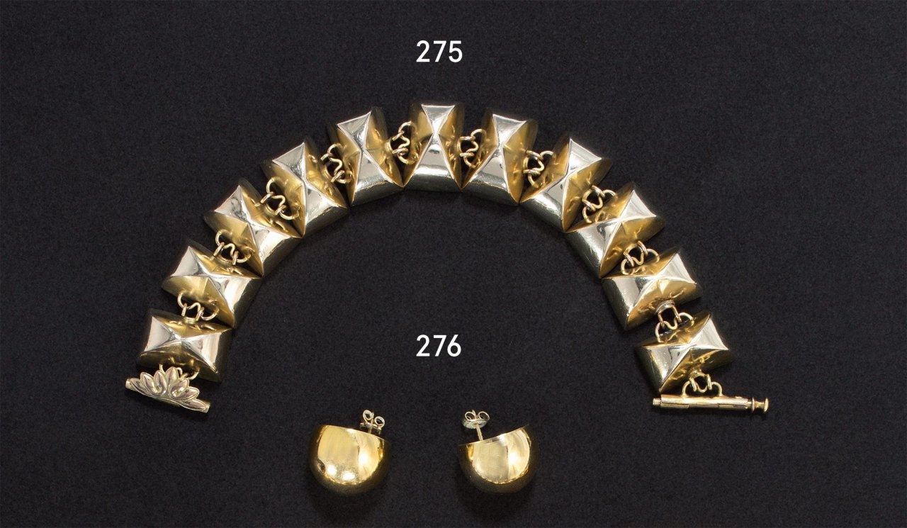 This picture shows the following artwork: Emil Lettré. Bracelet with rectangular baguettes and acanthus. Circa 1920.