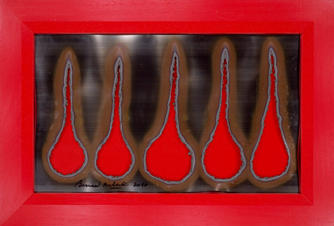 Auf diesem Bild ist das folgende Kunstwerk zu sehen: Bernard Aubertin. Dessin de Feu. 2010.