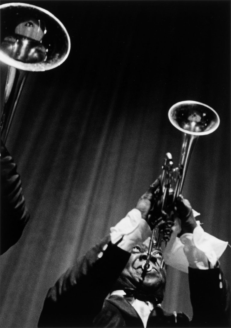 Auf diesem Bild ist das folgende Kunstwerk zu sehen: Robert Lebeck. „Louis Armstrong - Frankfurt M.“. 1956.