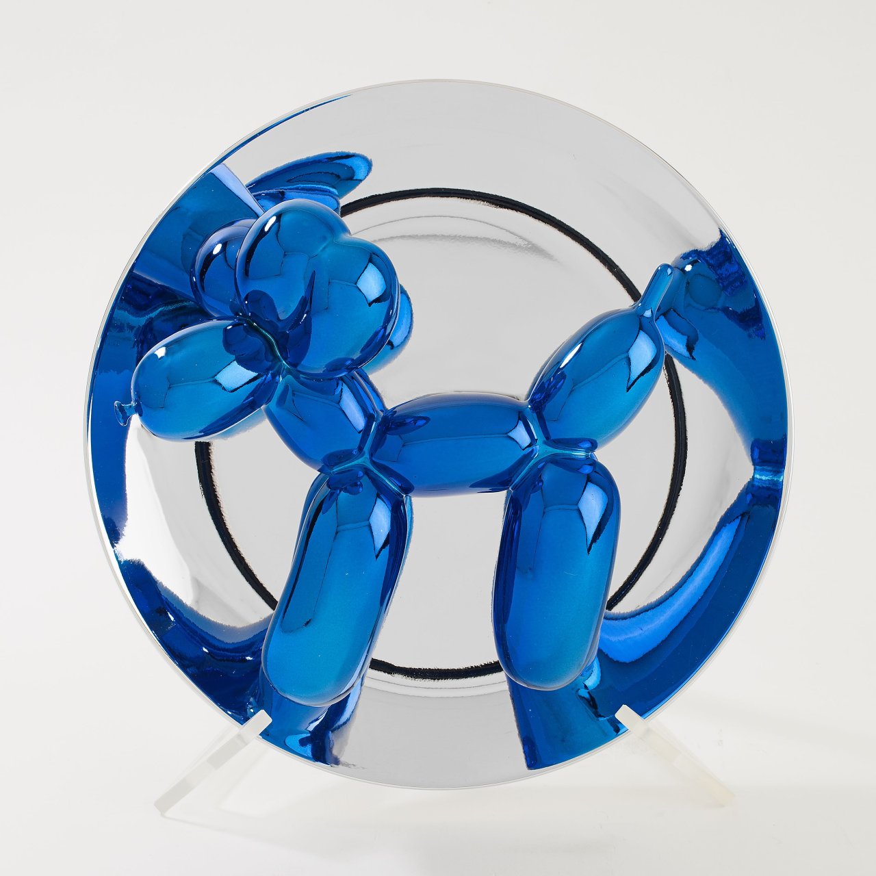 Auf diesem Bild ist das folgende Kunstwerk zu sehen: Jeff Koons. „Balloon Dog (Blue)“. 2002.