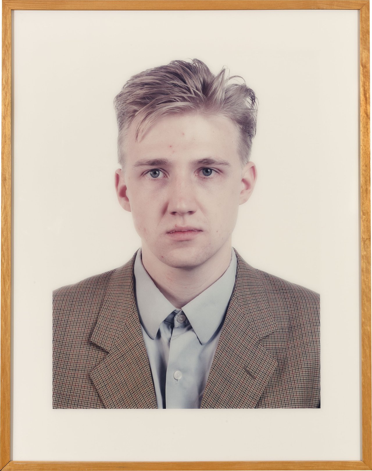Auf diesem Bild ist das folgende Kunstwerk zu sehen: Thomas Ruff. „Porträt (O. Cieslik)“. 1990.