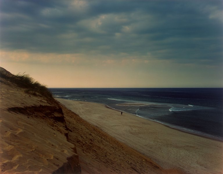 Auf diesem Bild ist das folgende Kunstwerk zu sehen: Joel Meyerowitz. Longnook Beach. 1983.