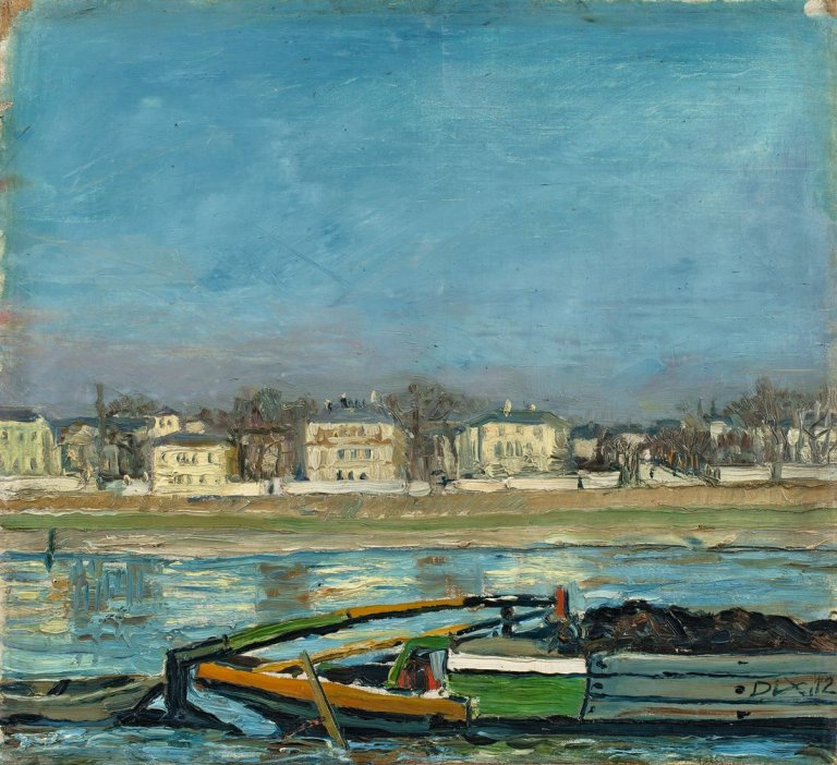 Auf diesem Bild ist das folgende Kunstwerk zu sehen: Otto Dix. „Blick auf die Elbvillen des Käthe-Kollwitz-Ufers in Dresden-Blasewitz mit Elbauen und Kahn im Vordergrund“. 1912.