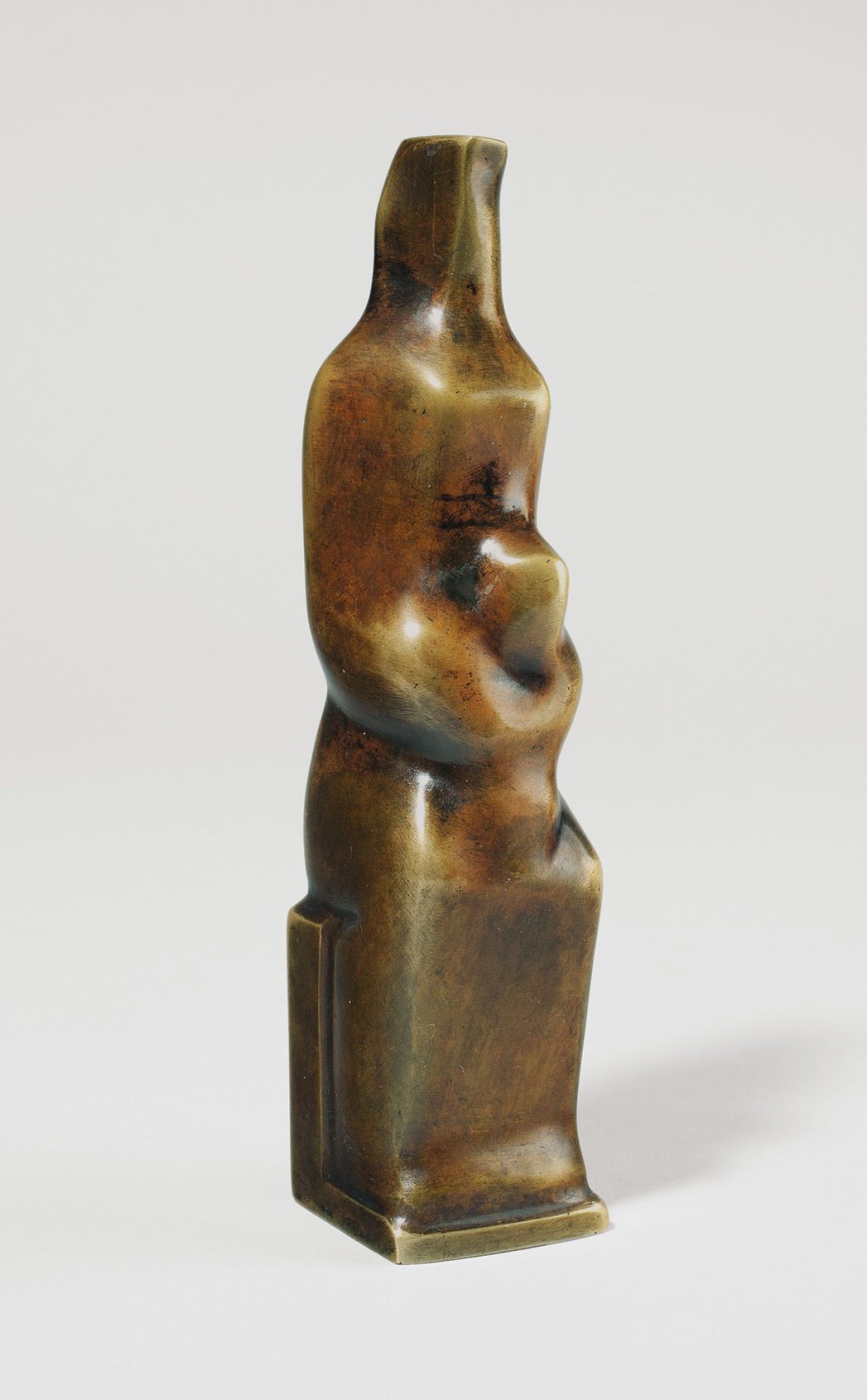 Auf diesem Bild ist das folgende Kunstwerk zu sehen: Karl Hartung. „Mutter mit Kind“. 1951.