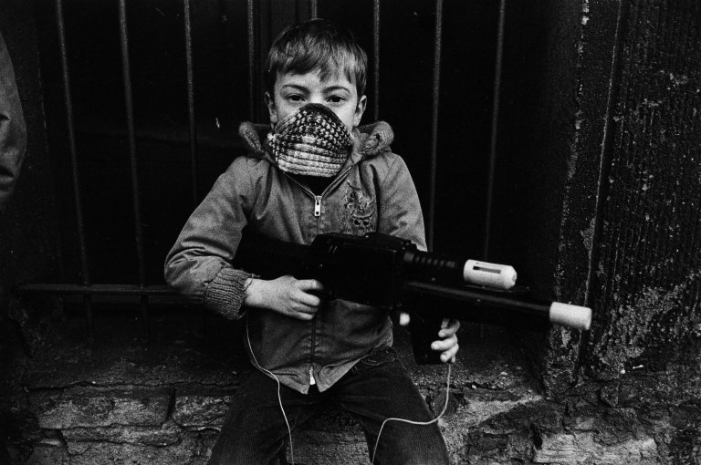 Auf diesem Bild ist das folgende Kunstwerk zu sehen: Gundula Schulze Eldowy. „Berlin“. 1980.