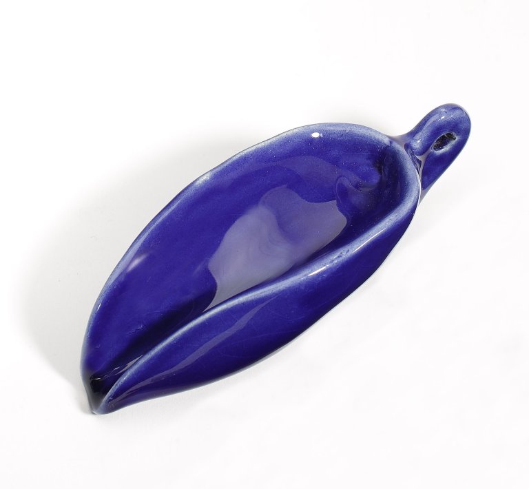 Auf diesem Bild ist das folgende Kunstwerk zu sehen: Thomas Schütte. „Blaue Frucht (Gegen Furcht)“. 1993.