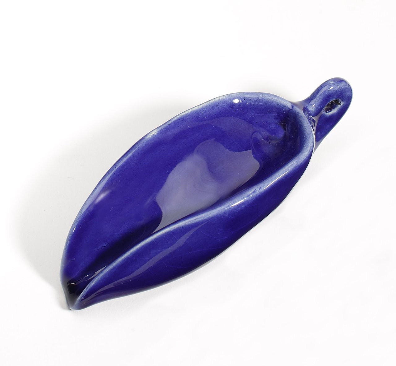 Auf diesem Bild ist das folgende Kunstwerk zu sehen: Thomas Schütte. „Blaue Frucht (Gegen Furcht)“. 1993.