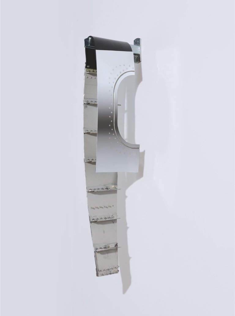 Auf diesem Bild ist das folgende Kunstwerk zu sehen: Michail Pirgelis. Air saddle #2. 2009.