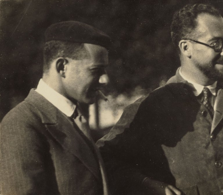 Auf diesem Bild ist das folgende Kunstwerk zu sehen: Marianne Breslauer. Paul Citroen und Dr. Dausse, Paris. 1929.