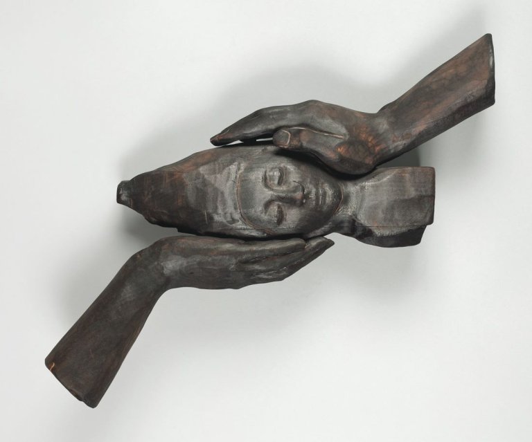 Auf diesem Bild ist das folgende Kunstwerk zu sehen: Paloma Varga Weisz. Ohne Titel. 2004.