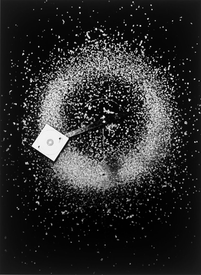 Auf diesem Bild ist das folgende Kunstwerk zu sehen: Christer Strömholm. Target. Anfang 1960er–Jahre.