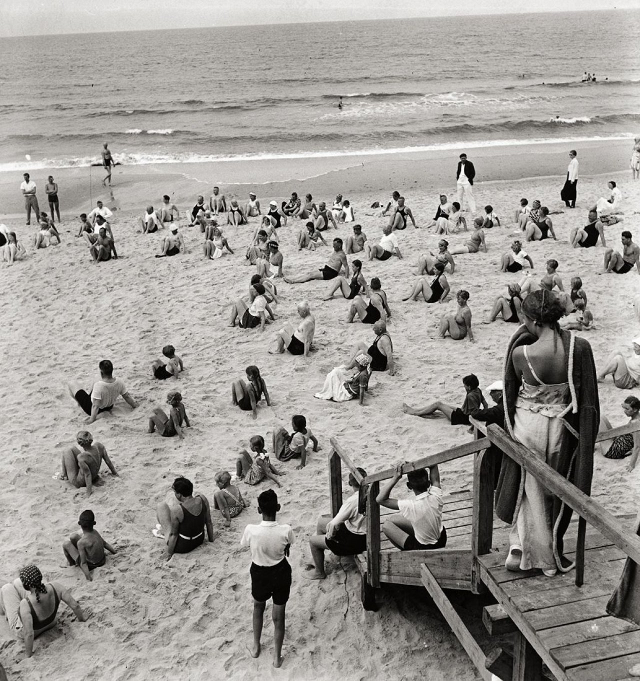 Auf diesem Bild ist das folgende Kunstwerk zu sehen: Bleicke Bleicken. Aufgepasst (Westerland). 1931-1935.