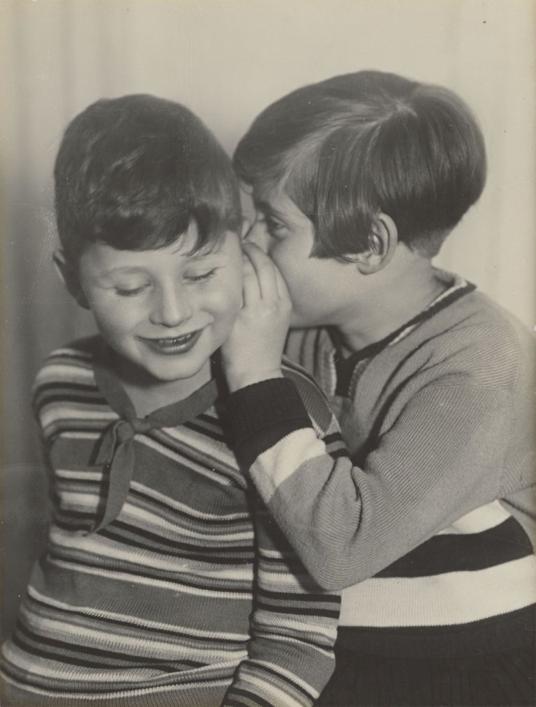 Auf diesem Bild ist das folgende Kunstwerk zu sehen: Aenne Biermann (d.i. Anna Sibylla Sternfeld). „Geheimnis“. 1929.