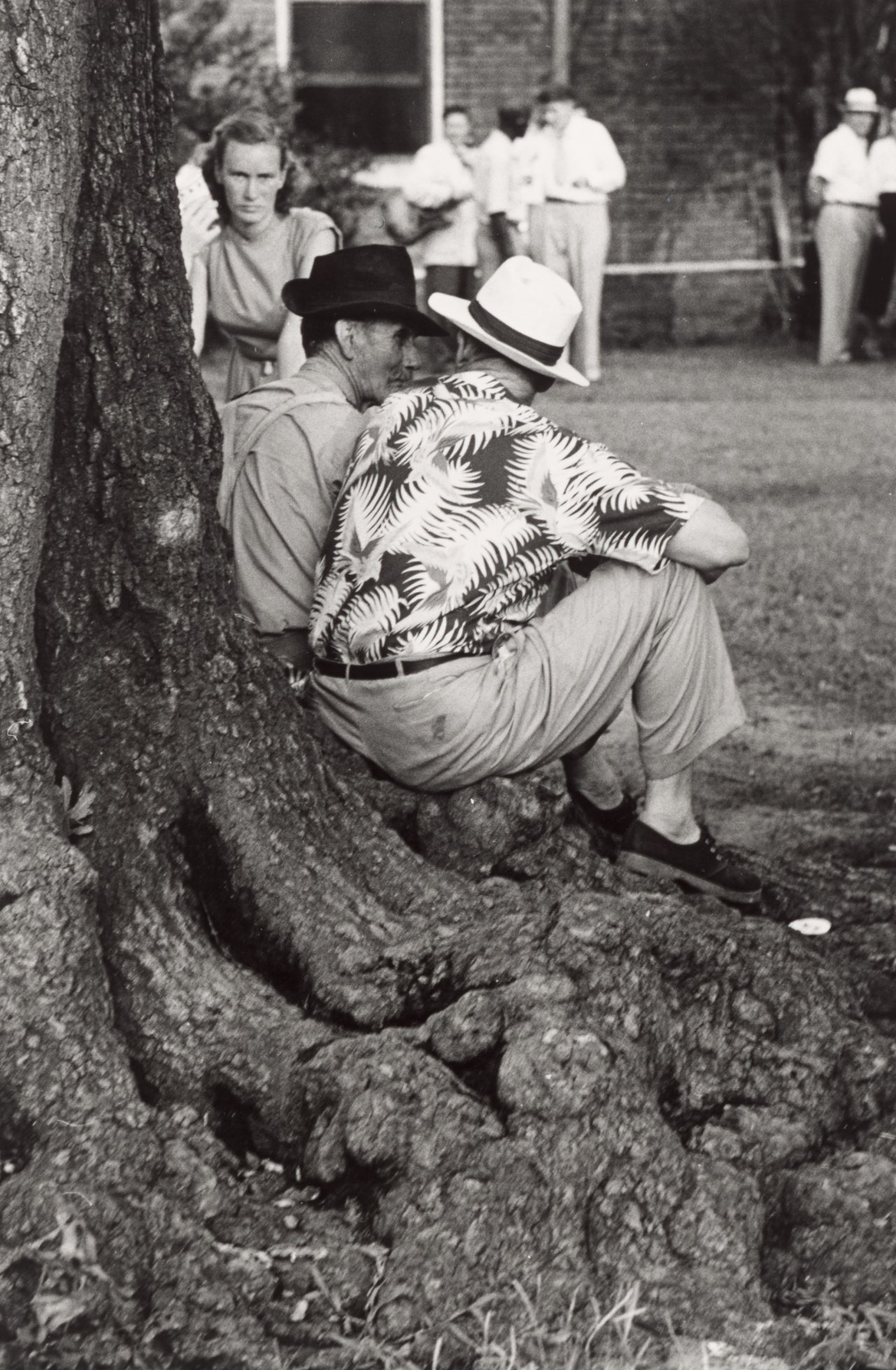 Auf diesem Bild ist das folgende Kunstwerk zu sehen: Robert Frank. „Elisabethville, S.C.“ [sic], Courthouse Square, Elizabethville, North Carolina. 1955.