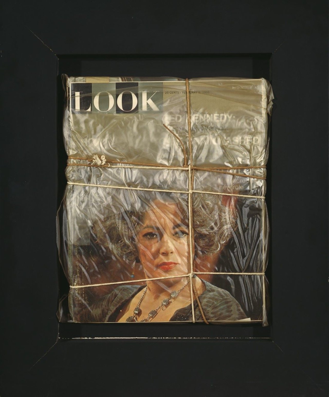 Auf diesem Bild ist das folgende Kunstwerk zu sehen:  Christo. „Look“. 1965.