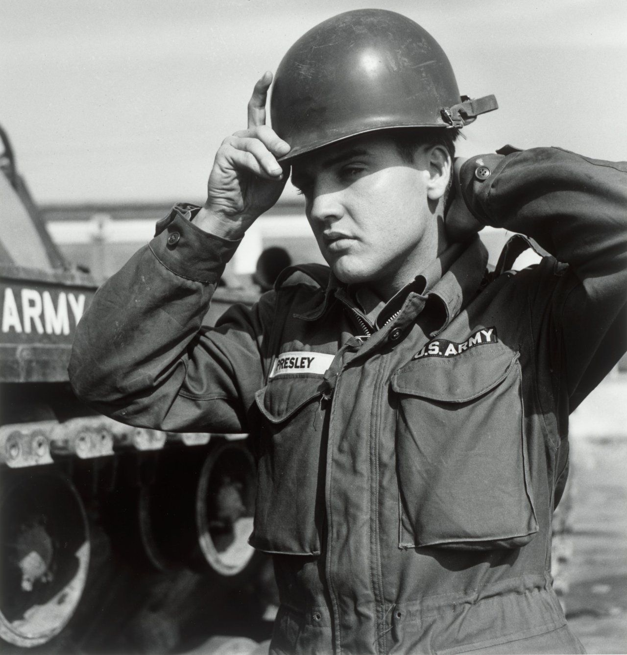 This picture shows the following artwork: Robert Lebeck. ”Elvis in Germany”. 1958.