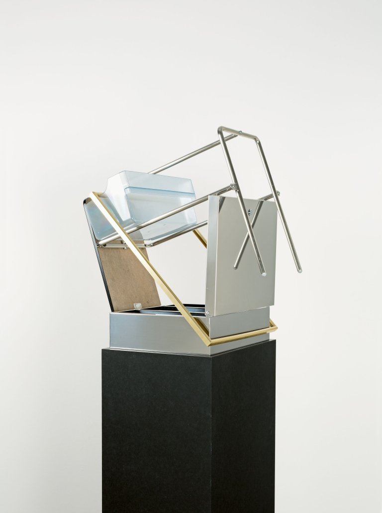 Auf diesem Bild ist das folgende Kunstwerk zu sehen: Florian Slotawa. KS.010. 2005.