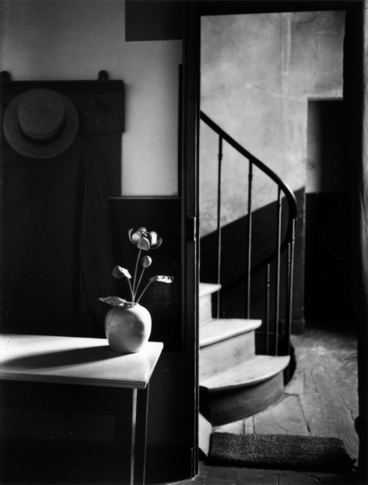 Auf diesem Bild ist das folgende Kunstwerk zu sehen: André  Kertész. Chez Mondrian. 1926.