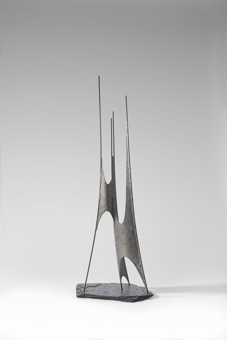 Auf diesem Bild ist das folgende Kunstwerk zu sehen: Brigitte und Martin Matschinsky-Denninghoff. „Form in Zinn Nr. 68“. 1960.