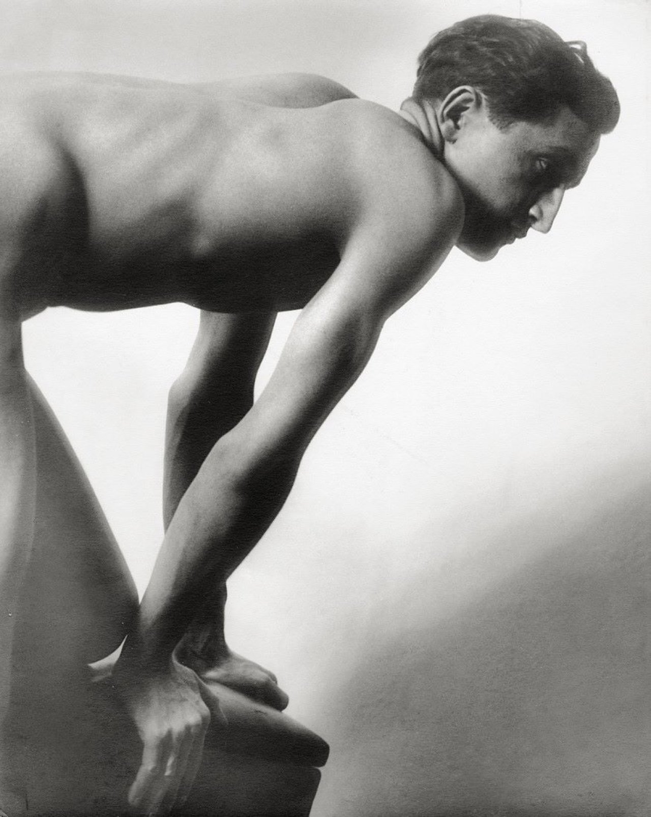 Auf diesem Bild ist das folgende Kunstwerk zu sehen: Will Burgdorf. Ohne Titel (Männlicher Akt). 1930er Jahre.