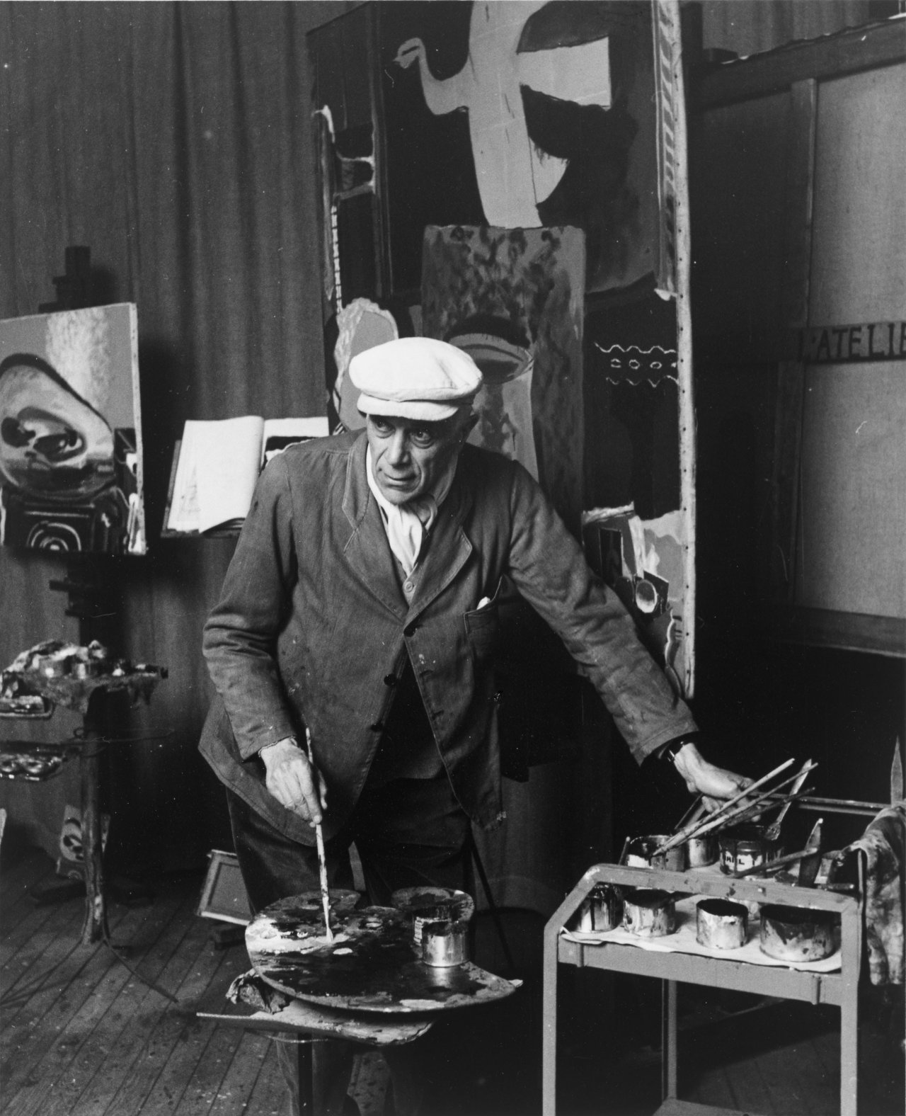 This picture shows the following artwork: Robert Doisneau. Georges Braque, Paris. 1953.